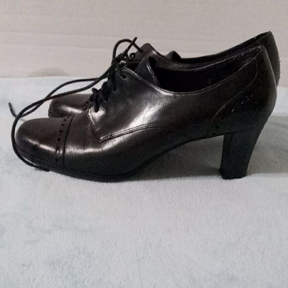 Etienne Aigner Heels - Picture 3 of 9